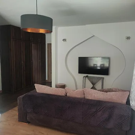 アパート 5 Z Widokiem Na Basen ウストロニエ・モルスキエ